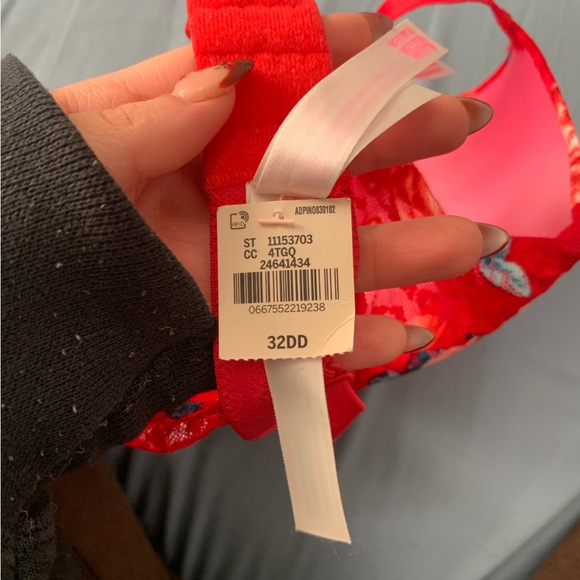 Victoria Secret - Red Floral Lace Push Up Bra - Picture 4 of 4